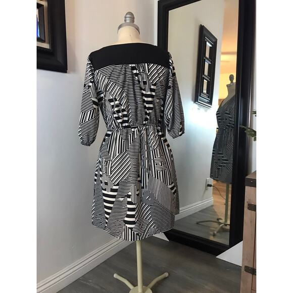 Love Delirious Los Angeles Casual  V-neck Black and White Women's  Dress Medium - Picture 3 of 6